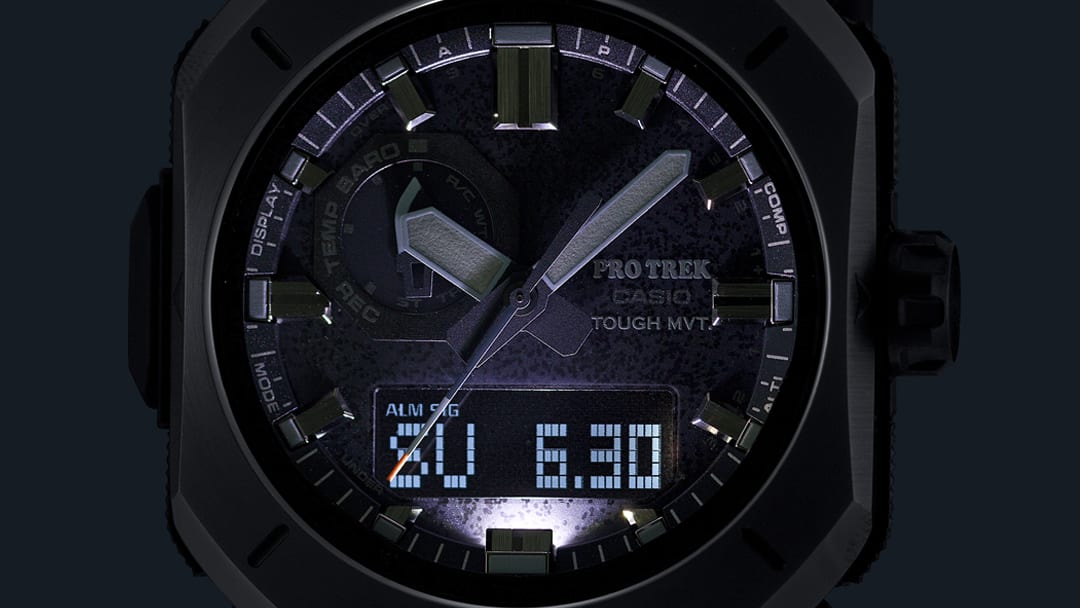 Super Illuminator (high-brightness full-auto double LED light) for maintaining watch readability in the dark