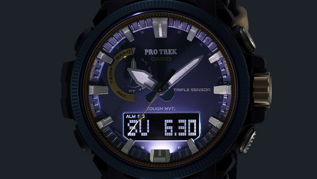 Super Illuminator (high-brightness full-auto double LED light) for maintaining watch readability in the dark