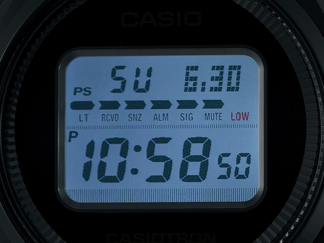 Super Illuminator (high-brightness full-auto LED backlight) for maintaining watch readability in the dark